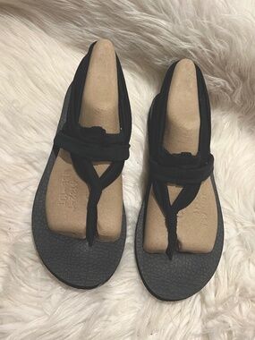 Sketchers fabric sandal size 10